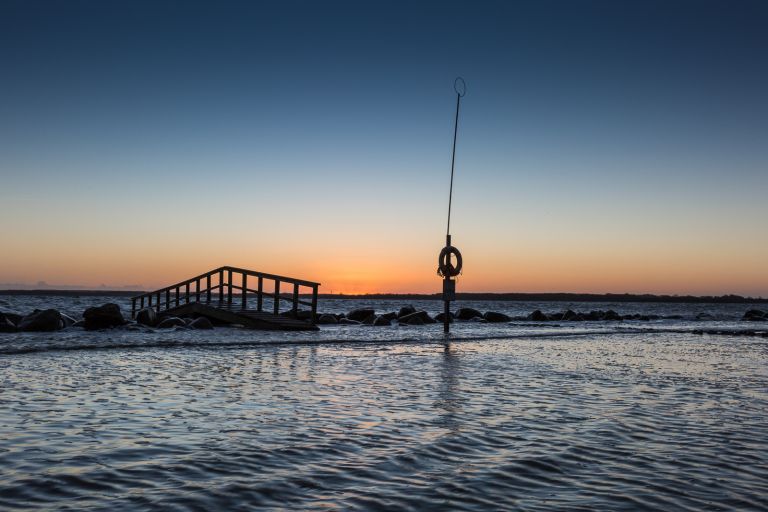 Sonnenaufgang, Hochwasser am Brodtner Ufer, Travemünde