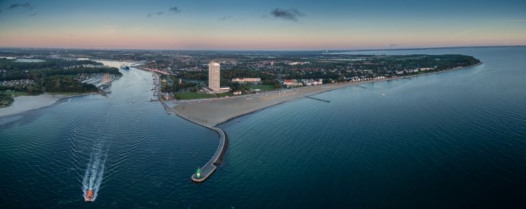 Travemuende mit Seelotse.jpg